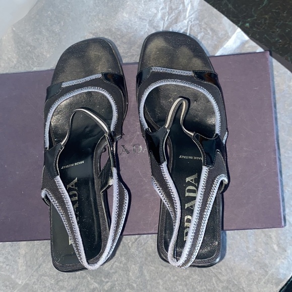 Vintage Prada sandal with black and a little gray trim in size 5 - Picture 6 of 13